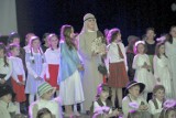 Uczniowie Katolickiej Szkoły Podstawowej w Inowrocławiu wystawili jasełka o tragicznej historii rodziny Ulmów