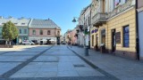 Z kieleckiego Rynku zniknęły meble, rozpoczyna się zielona rewitalizacja kamiennego placu 