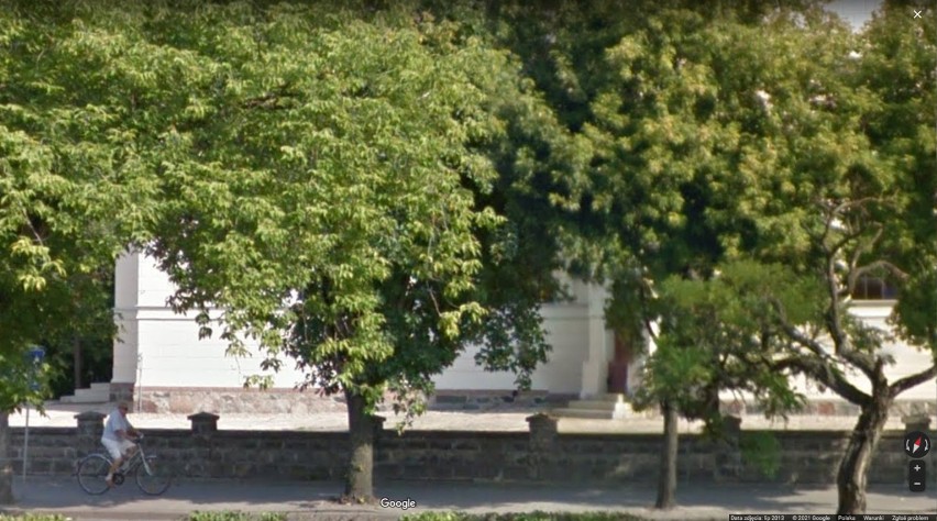 Mieszkańcy Wągrowca i okolicy przyłapani przez Google Street View w okolicy kościołów. Kto znalazł się na zdjęciach? 