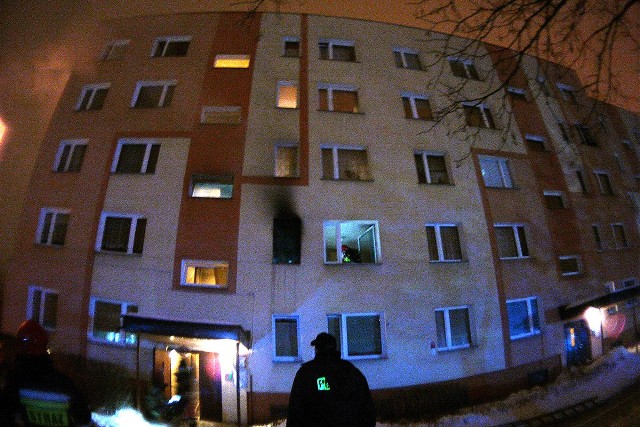 Dwoje małych dzieci poszkodowanych w pożarze na Mieszczańskiej