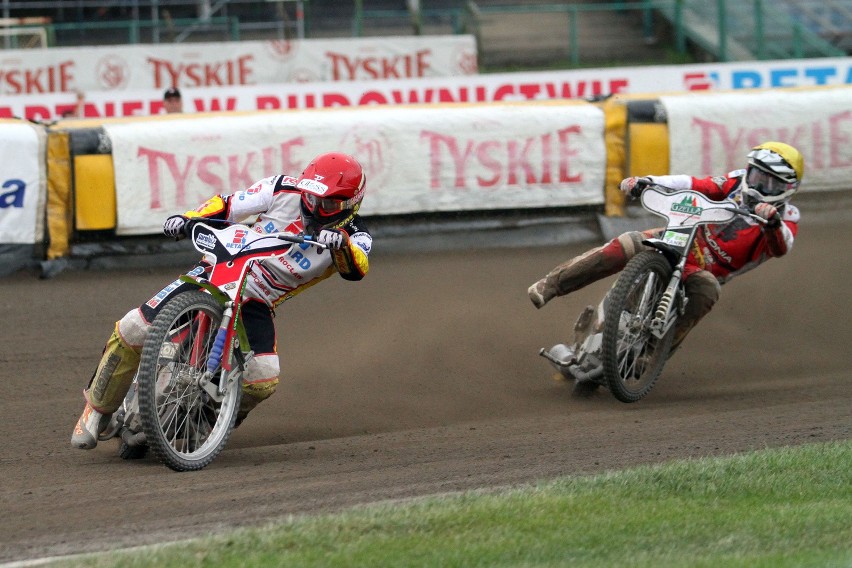 Krzysztof Buczkowski ściga Tomasza Jędrzejaka.