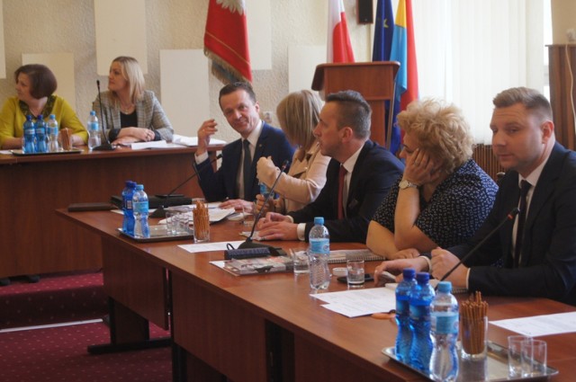 Na sesji rady miasta Radomska o zmianach w budżecie, dotacjach i budżecie obywatelskim