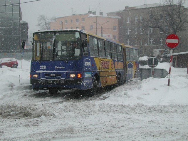 Autobus w śniegu