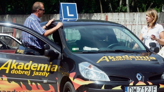 Kursanci wybierają szkoły jazdy, kierując się najczęściej opinią znajomych. Ilona Czapla w ten sposób trafiła do ADJ