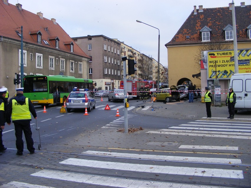 Przejazd ul.Nad Wierzbakiem jest utrudniony ponieważ...