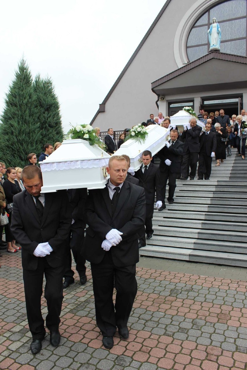 W sobotę w Trębaczewie pochowano rodzeństwo, które utonęło w...