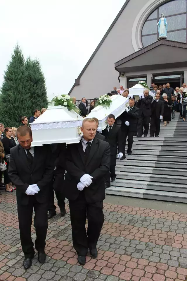W sobotę w Trębaczewie pochowano rodzeństwo, które utonęło w Warcie