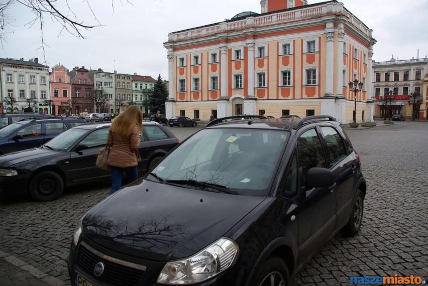 Parking na rynku w Lesznie będzie czynny do końca marca.