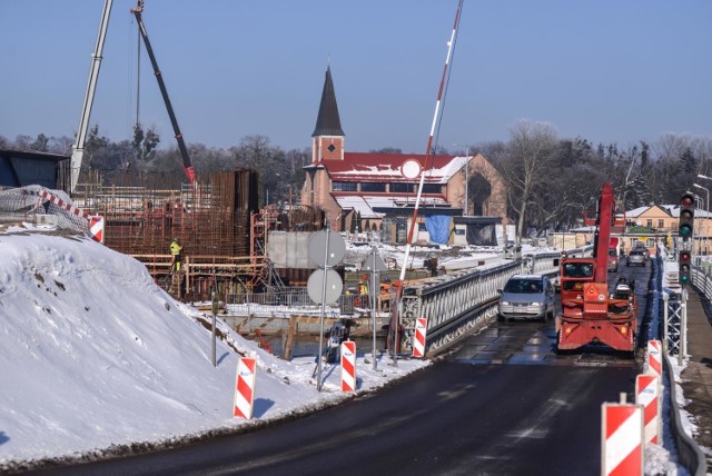 Budowa mostu w Sobieszewie. Termin zakończenia prac przypada na koniec kwietnia 2018 roku. Termin zostanie dotrzymany?