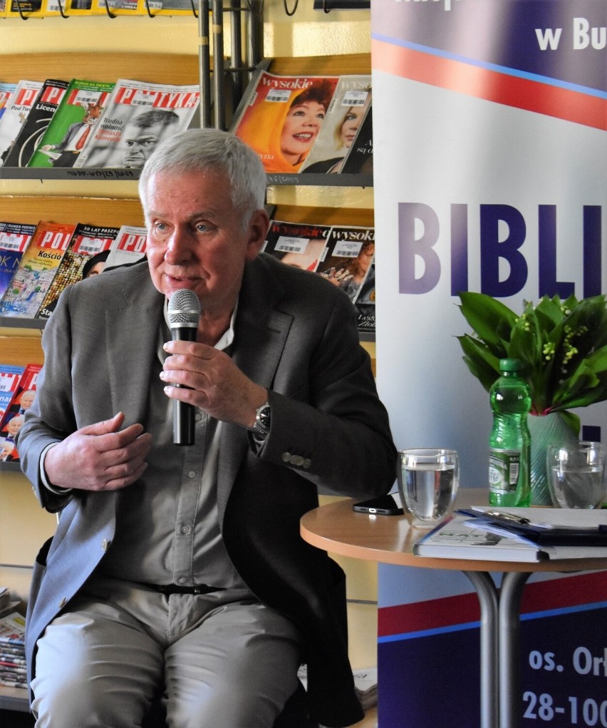 Krzysztof Materna odwiedził Miejsko-Gminną Bibliotekę w Busku-Zdroju. Zobacz zdjęcia