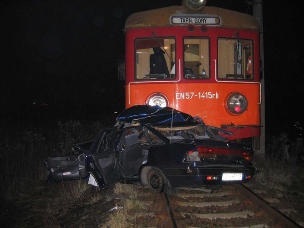 Kobieta wjechała pod nadjeżdżający pociąg. Zginęła na miejscu.