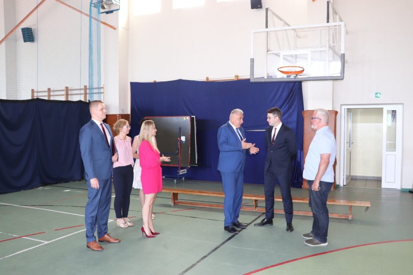 Pół miliona rządowego dofinansowania  na przebudowę szkoły w Cewicach