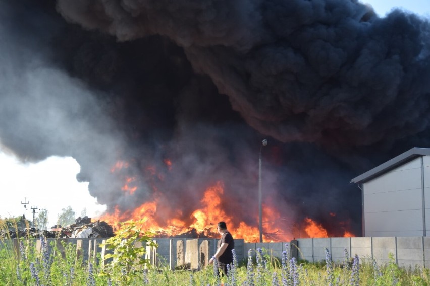 Ogromny pożar nieczynnego złomowiska w Lęborku!
