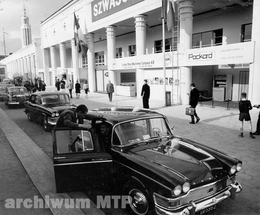 MTP 1965 rok: rządowe PRL-owskie limuzyny na Placu Marka....