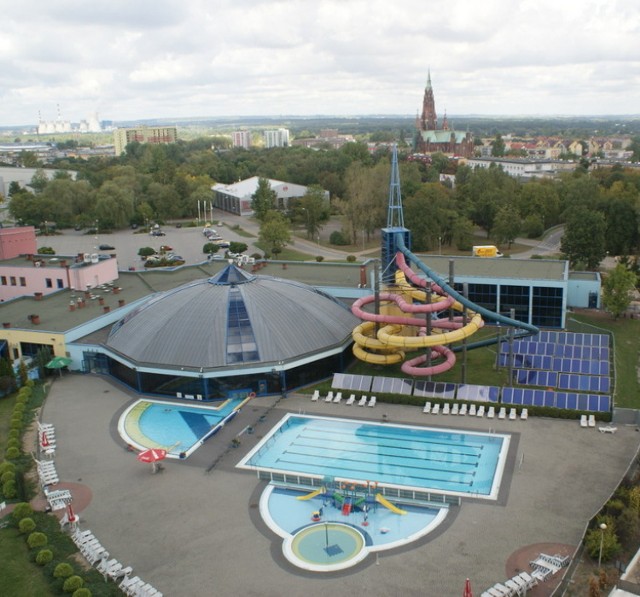 Istniejący od 12 lat aquapark Nemo połączony został tunelem w hotelem Holiday Inn.