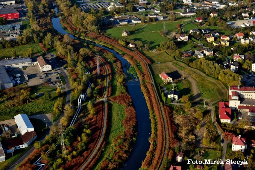 Jesienny przelot z Bielska-Białej w kierunku Góry Żar - zobacz ZDJĘCIA paralotniarza [Beskid Mały z lotu ptaka]