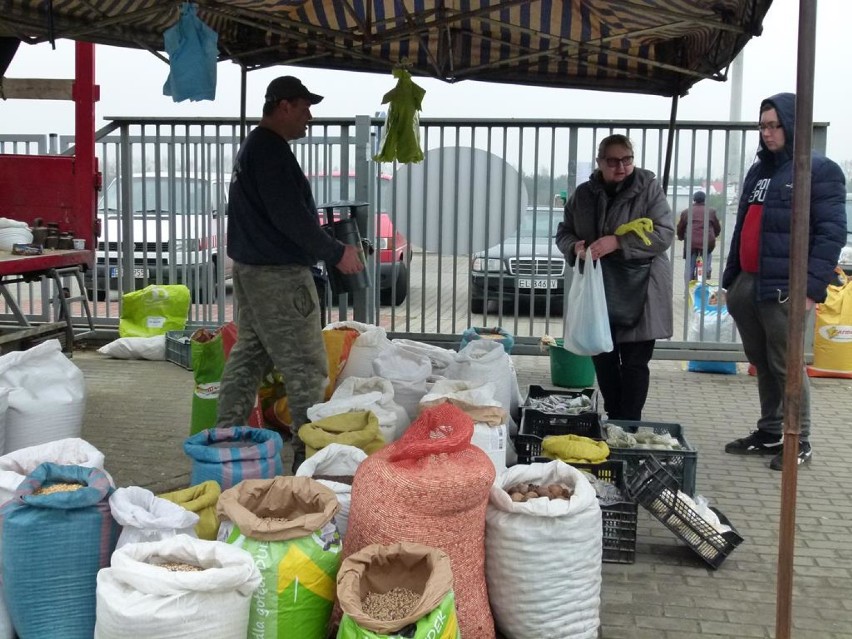 Pierwsze wiosenne targowisko miejskie w Zduńskiej Woli w cieniu koronawirusa