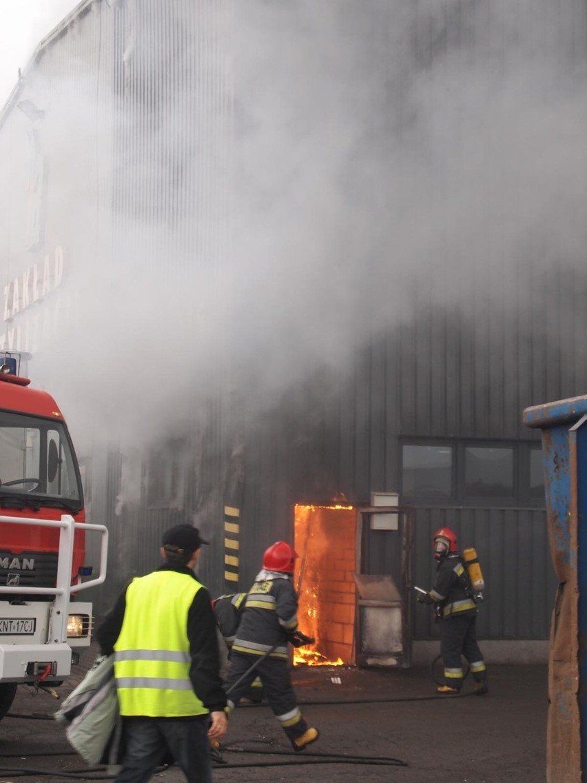 Nowy Targ: pożar sortowni śmieci [ZDJĘCIA]