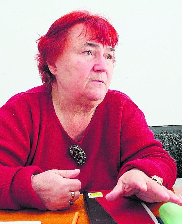 J. Czarnołęska-Gosiewska jest z wykształcenia lekarzem.
