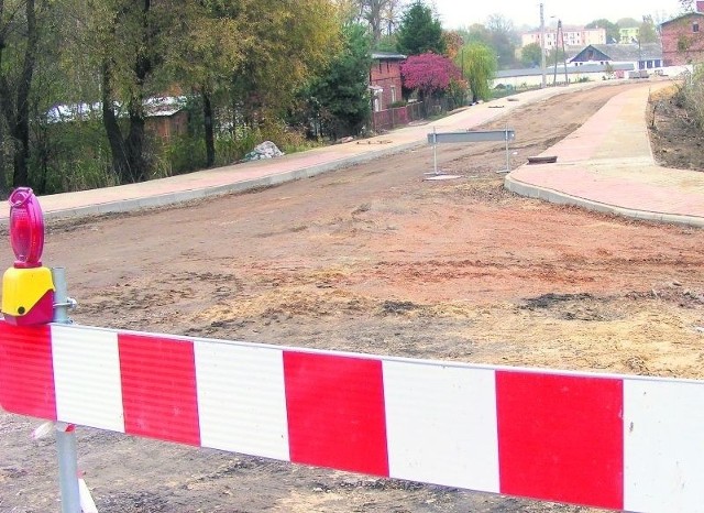 Tak wyglądała w sobotę o 13 ulica Raduszyńska w Murowanej Goślinie. O tej godzinie miały już tam jeździć auta.