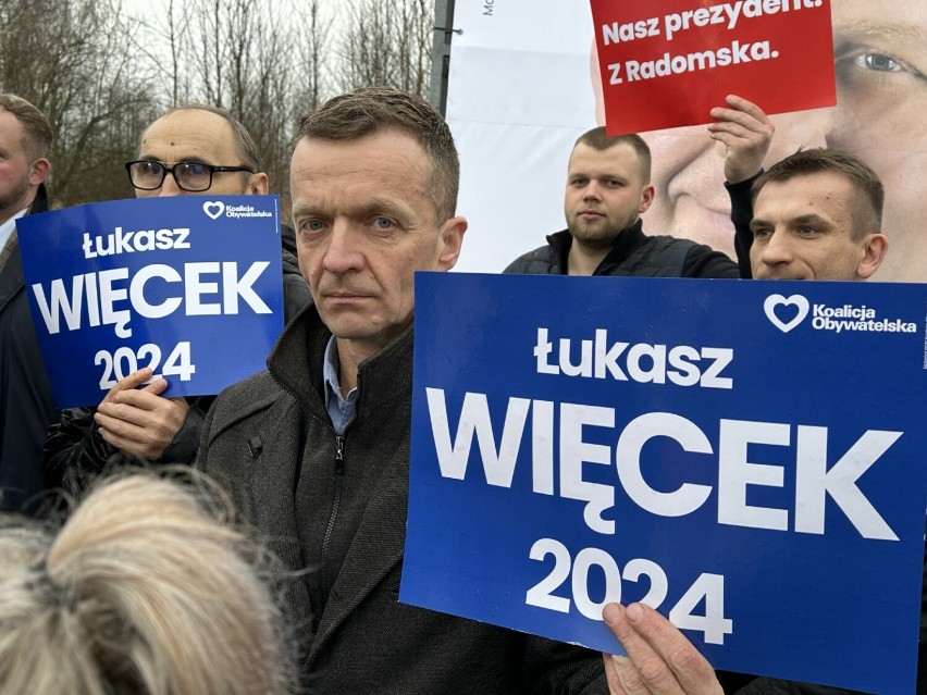 Wiceminister Cezary Tomczyk w Radomsku. Popiera Łukasza Więcka na prezydenta i zapowiada dokończenie budowy obwodnicy