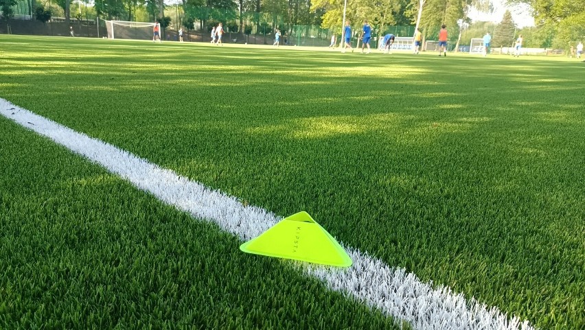 Nowe (2022 r.) boisko w kompleksie obiektów Hutnika Kraków