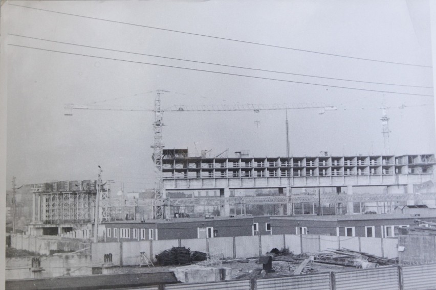 Budowa hotelu Forum, 1977 r. Czterogwiazdkowiec posiadał 278...