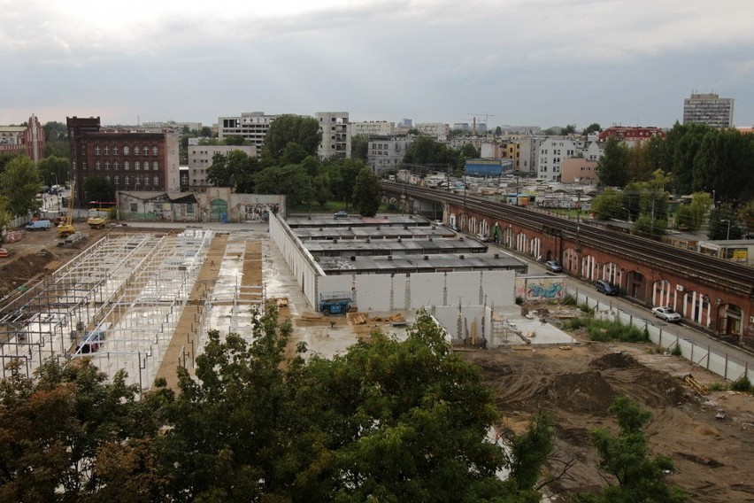 Nowa hala kupców z Zielińskiego pnie się w górę. Wkomponują ruinę w nowy budynek (ZDJĘCIA)