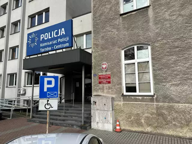 Mężczyzna szybko pobiegł na Komisariat Policji Tarnów-Centrum i poinformował mundurowych o całym zdarzeniu