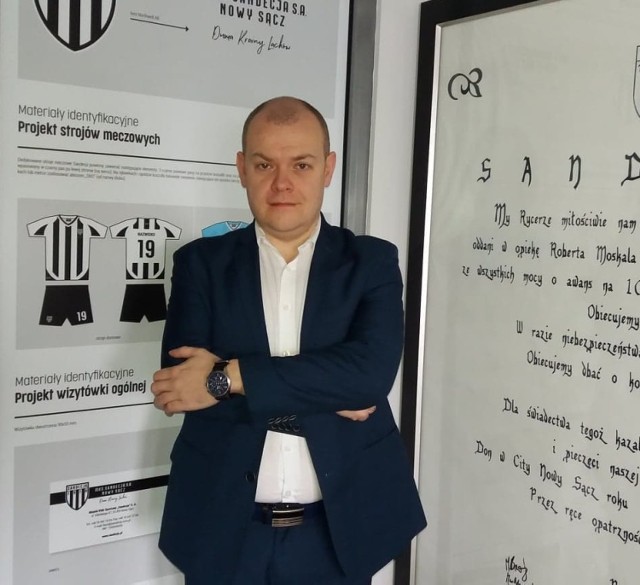 Prezes Sandecji Tomasz Michałowski robi co może, by klub budził pozytywne odczucia kibiców