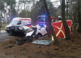  Wypadek drogowy 2 pojazdów osobowych czołowe zderzenie jedna osoba nie żyje na drodze Grodziec - Kuchary Borowe