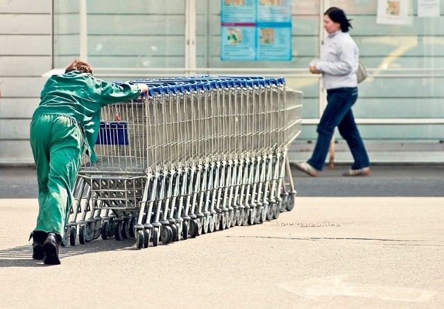 Stan sklepowych wózków pozostawia wiele do życzenia