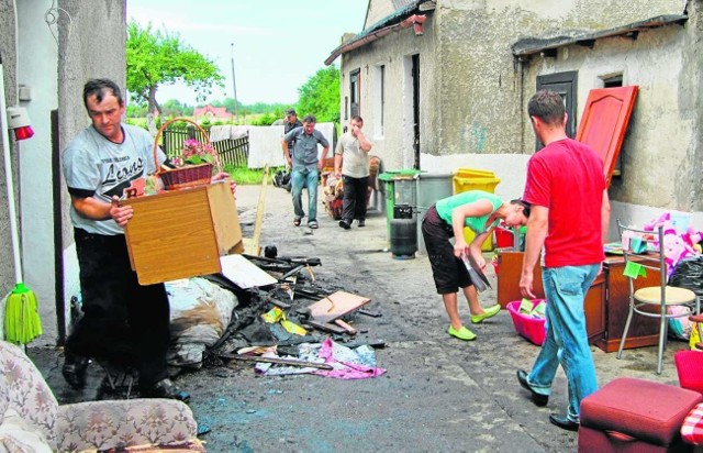 W tragicznym pożarze w Kościerzynie rodziny straciły niemal cały dorobek życia