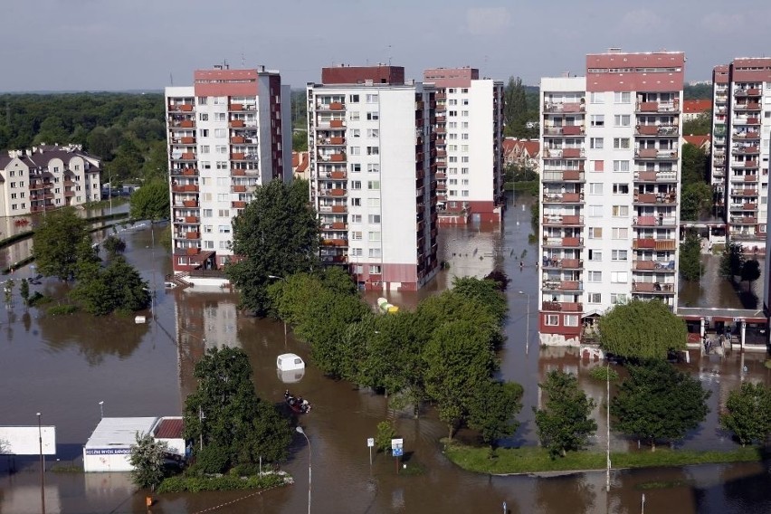 Zobacz jak przerwało wał na Kozanowie (ZDJĘCIA)