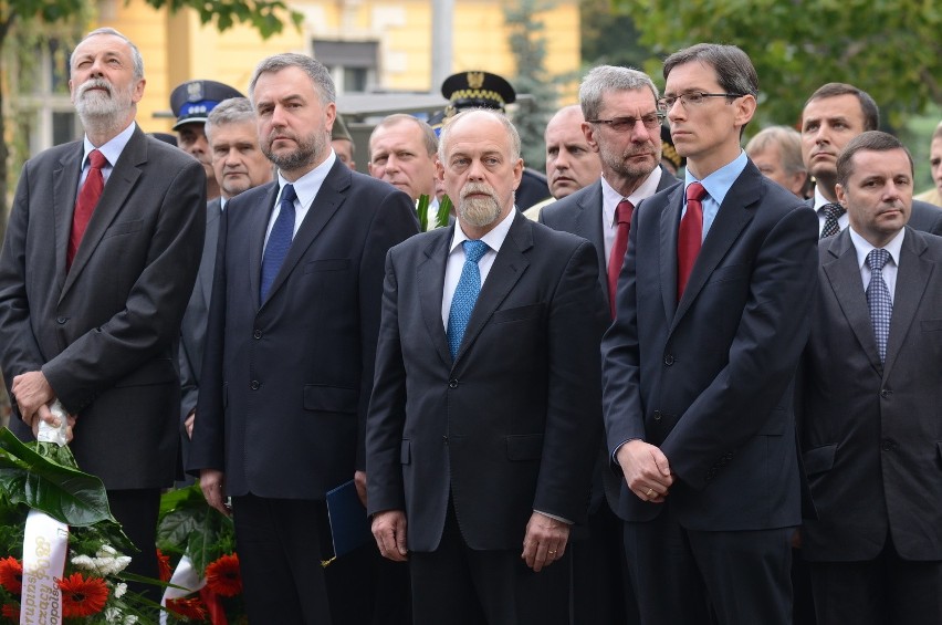 Uroczystości odbyły się w Poznaniu 10 przed pomnikiem...