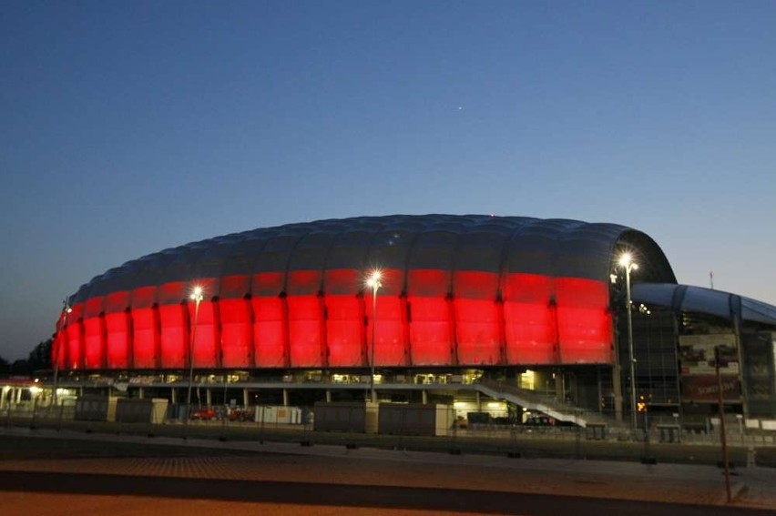 Stadion Miejski i iglica MTP zostały w Dniu Flagi oświetlone...