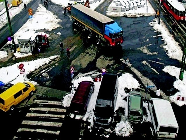 Rynek w Katowicach. Parking dla tirów?