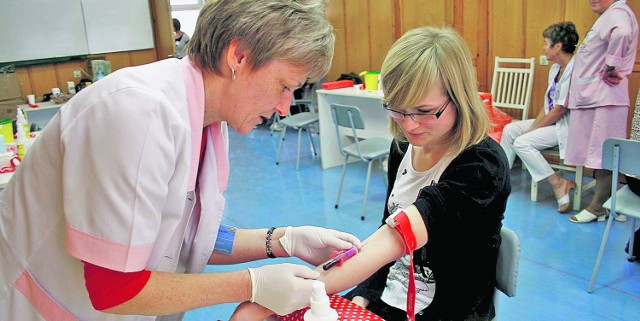 Najtańsze badanie krwi dawcy szpiku kosztuje 250 zł, pobranie szpiku to koszt kilkunastu tysięcy złotych