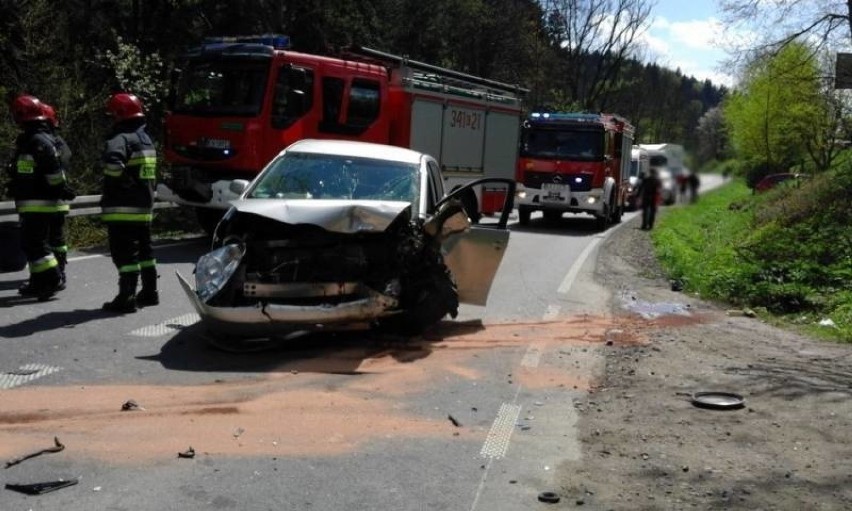 Naściszowa, Strażacy wycinali ofiary z wraku auta [ZDJĘCIA]