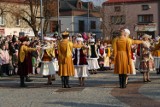 Koziegłowy: Polonez dla Niepodległej. Piękne uroczystości z okazji 100-lecia Niepodległości na Rynku w Koziegłowach [ZDJĘCIA, FILM]