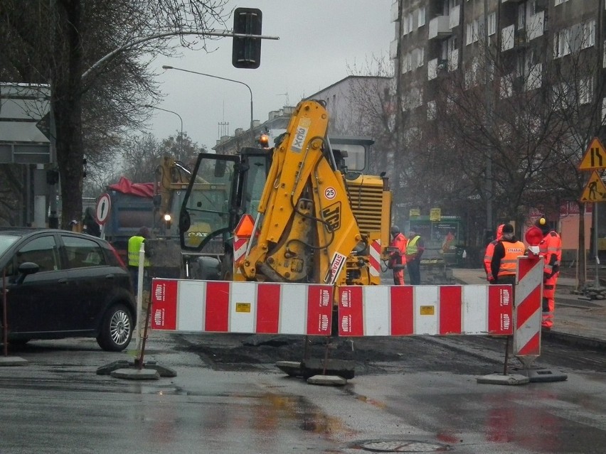 Asfalt zrywany na ul. Bukowskiej