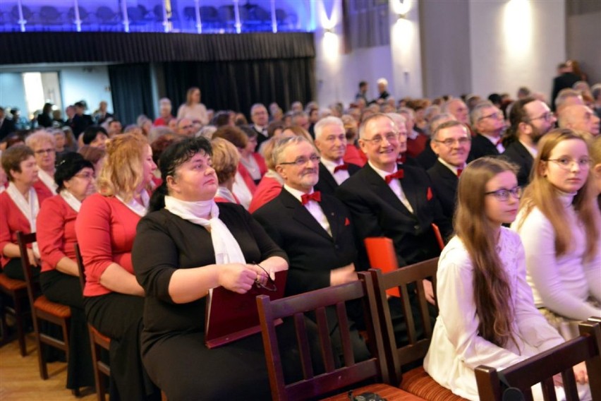 KOŚCIAN. Koncert Śpiewamy Kolędy i Pastorałki w KOK [ZDJĘCIA]