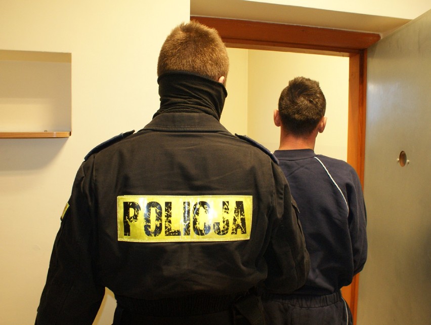 Wieruszowscy policjanci złapali złodziei mebli. Wartość skradzionych rzeczy to ponad 100 tysięcy złotych ZDJĘCIA