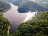 Gdzie nad wodę na Dolnym Śląsku? Jezioro Bystrzyckie najlepsze na weekend i wakacje. Najlepsze noclegi, ciekawe atrakcje i wskazówki dojazdu
