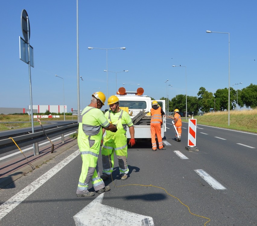 Budowa A1:  Zmiana organizacji ruchu przy węźle Bełchatów w Piotrkowie. Ruch odbywa się tylko jedną jezdnią