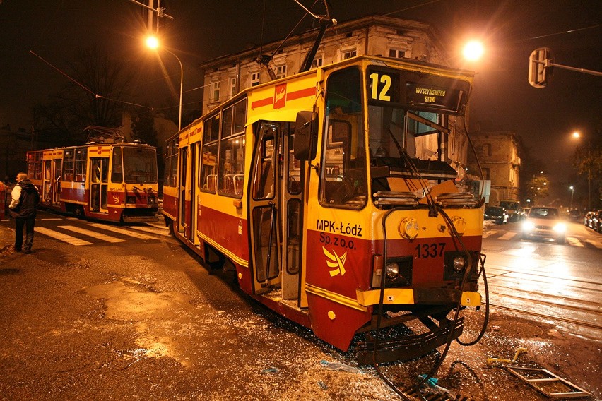 Poważny wypadek tramwaju i autobusu MPK. 8 osób rannych [ZDJĘCIA+FILM]