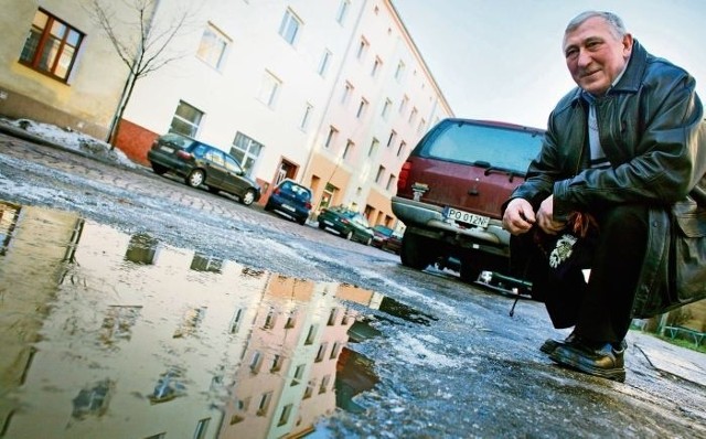 Jan Ratajczyk od trzech lat mieszka przy Chociszewskiego. W tym czasie ulica była zalana wielokrotnie