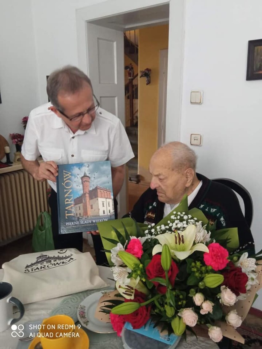 Tarnów. Generał Zdzisław Baszak obchodził 102. urodziny! Życzenia jubilatowi złożyli radni osiedlowi i członkowie ŚZŻAK. Mamy zdjęcia!