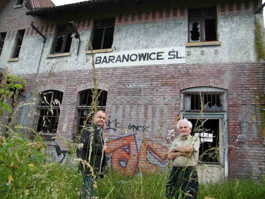 Dworzec PKP Baranowice: Budynek nie został wyburzony. Będzie...