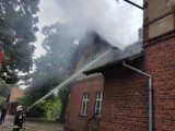 Pożar budynku mieszkalnego po dawnej stacji kolejowej [ZDJĘCIA]